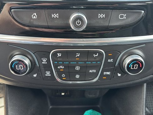 Used 2020 Chevrolet Traverse LT w/ Driver Confidence II Package image 29