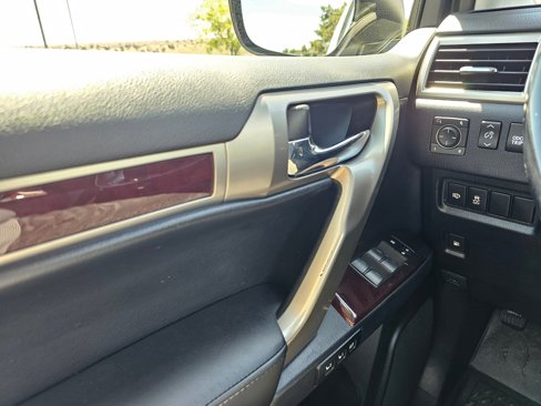 Used 2018 Lexus GX 460 Premium image 29