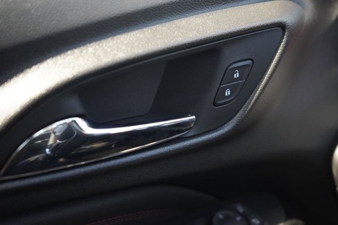 New 2024 Chevrolet Trax RS w/ Sunroof Package image 19