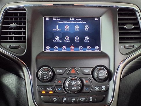 Used 2019 Jeep Grand Cherokee Laredo image 16