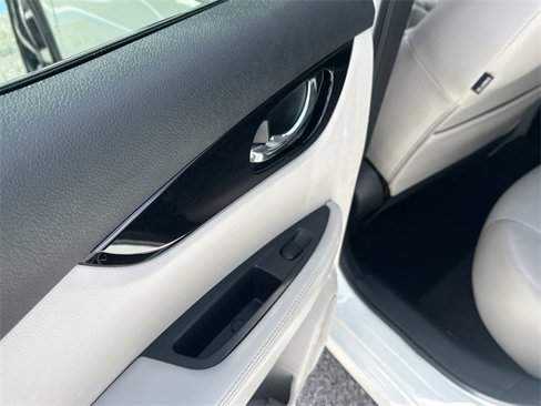 Used 2022 Nissan Rogue Sport SL w/ Premium Package image 15