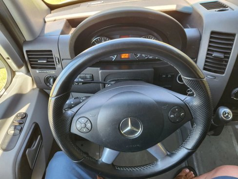 Used 2018 Mercedes-Benz Sprinter 2500 image 24