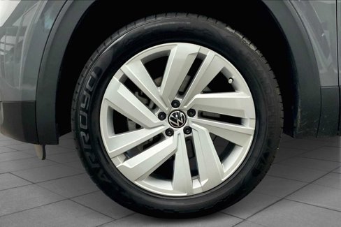 Used 2021 Volkswagen Atlas Cross Sport SE image 9