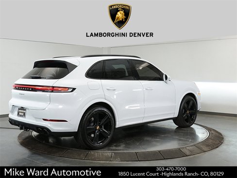 Used 2024 Porsche Cayenne image 3