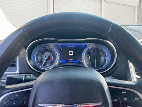 Used 2019 Chrysler 300 Touring w/ Chrome Appearance Package image 15
