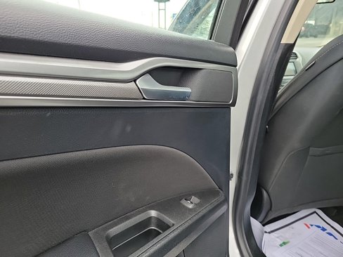 Used 2019 Ford Fusion SE image 13