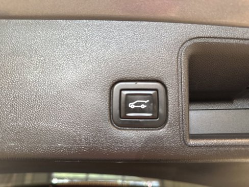 Used 2020 GMC Terrain SLT w/ Preferred Package image 16