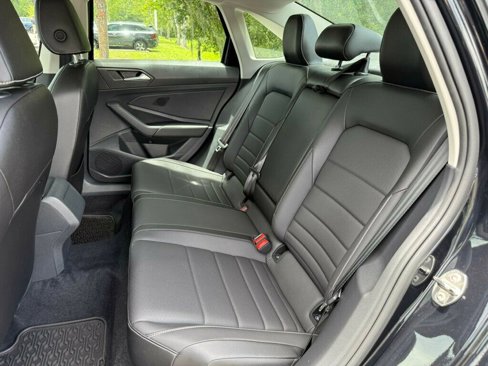 Used 2022 Volkswagen Jetta SE image 7