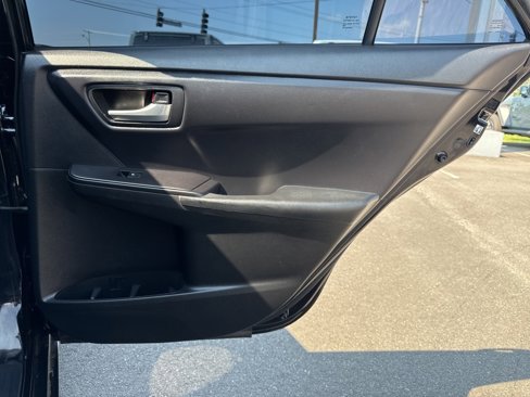 Used 2017 Toyota Camry SE image 15