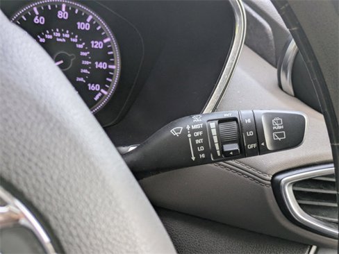 Used 2020 Hyundai Santa Fe SE image 30