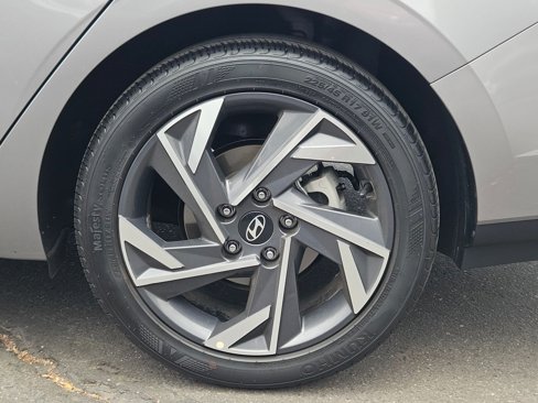 Certified 2025 Hyundai Elantra Sport image 9