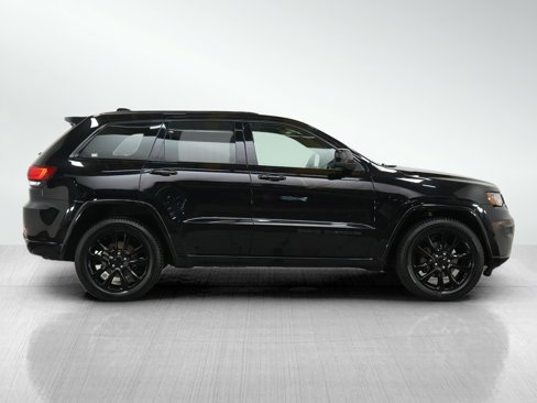 Used 2017 Jeep Grand Cherokee Altitude image 6