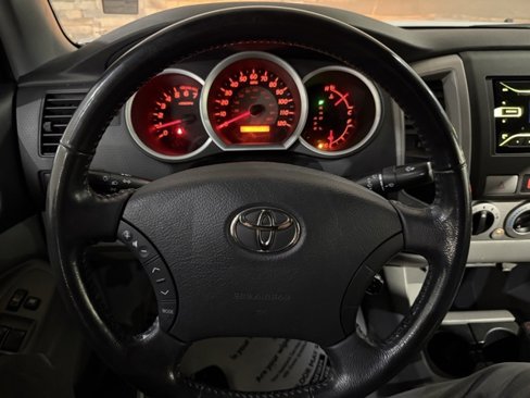 Used 2010 Toyota Tacoma PreRunner image 15