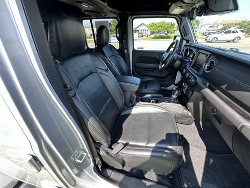 Used 2022 Jeep Wrangler Unlimited Sahara w/ Cold Weather Group image 11