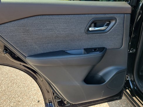 Certified 2021 Nissan Rogue SV image 12