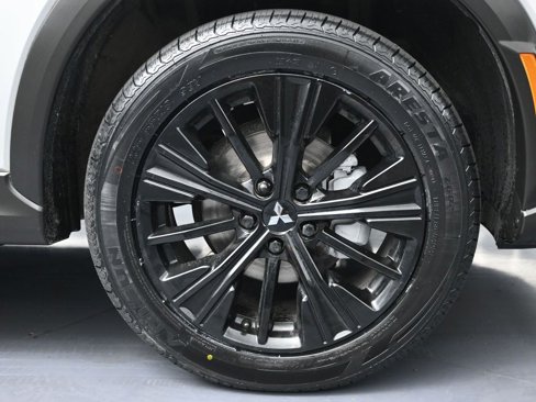 Used 2022 Mitsubishi Eclipse Cross LE image 12