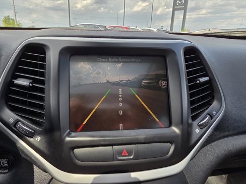 Used 2016 Jeep Cherokee Limited w/ Luxury Group image 16