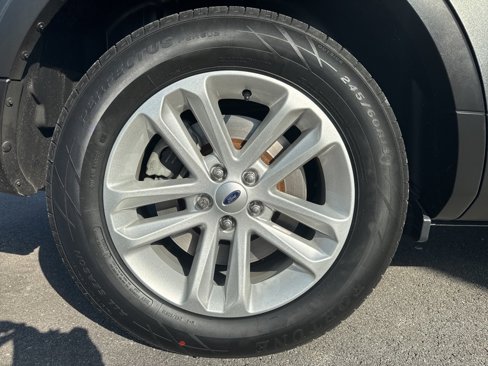 Used 2017 Ford Explorer XLT w/ Equipment Group 202A image 14