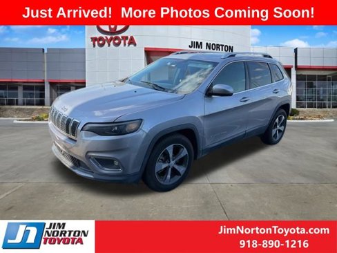 Used 2019 Jeep Cherokee Limited w/ Technology Group image 3