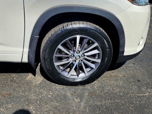 Used 2017 Toyota Highlander AWD V6 image 10