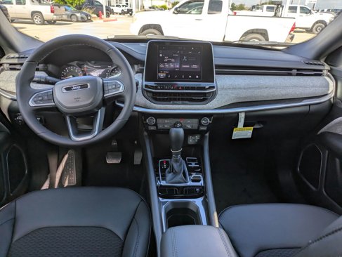 New 2025 Jeep Compass Latitude image 15