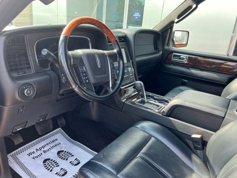 Used 2017 Lincoln Navigator Select image 27