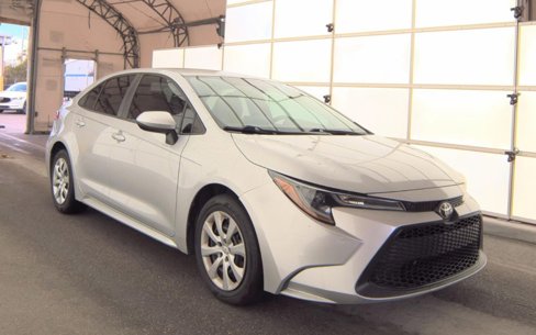 Used 2021 Toyota Corolla LE image 2
