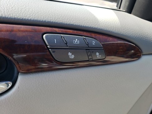 Used 2011 Buick Lucerne CXL image 23