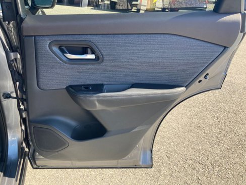 Used 2021 Nissan Rogue SV image 18