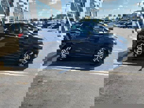 Used 2018 Chevrolet Equinox Premier image 3