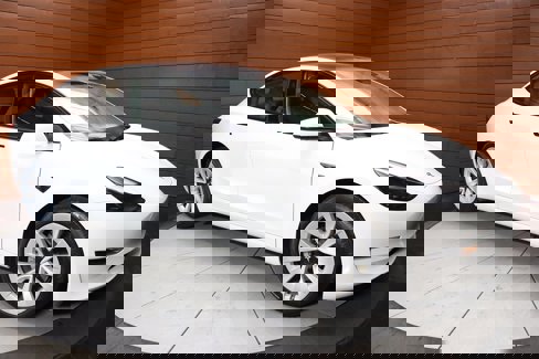 Used 2022 Tesla Model 3 Standard Range image 17