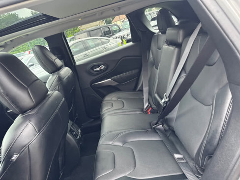 Used 2022 Jeep Cherokee Limited image 32