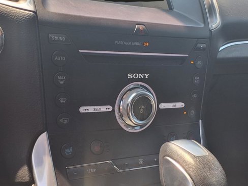 Used 2018 Ford Edge Titanium w/ Equipment Group 301A image 7