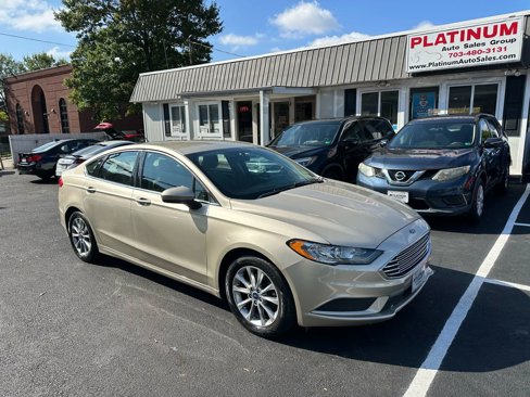 Used 2017 Ford Fusion SE image 1