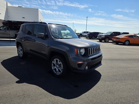 Used 2019 Jeep Renegade Latitude w/ Cold Weather Group image 3