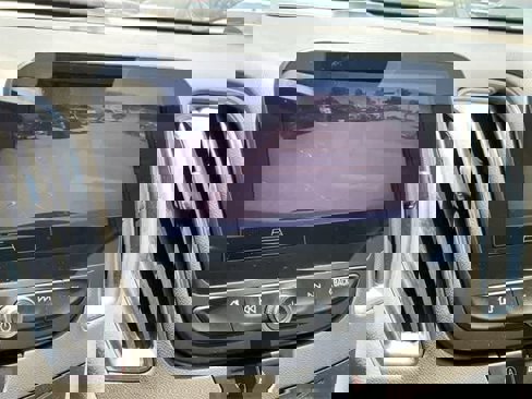 Used 2021 Chevrolet Malibu LT image 19