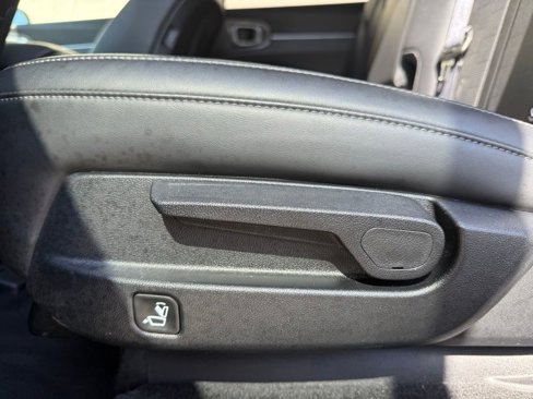 Used 2024 Kia Sorento S image 25