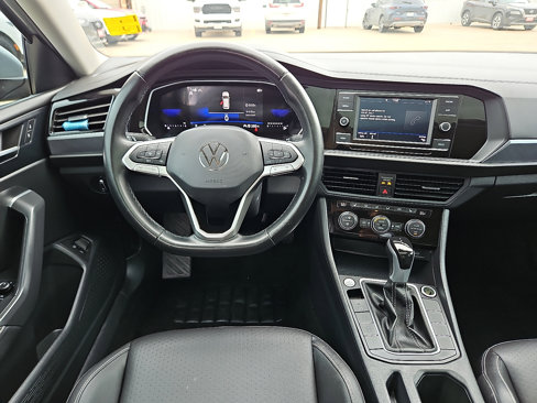 Used 2024 Volkswagen Jetta SE image 7