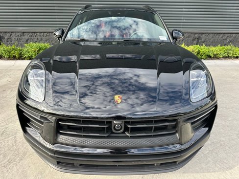 Used 2025 Porsche Macan image 6