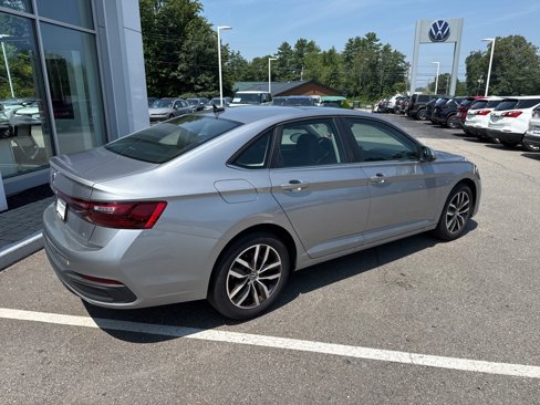 Used 2025 Volkswagen Jetta SE image 9