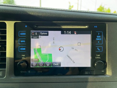 Used 2017 Toyota Sienna XLE image 21