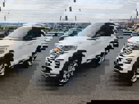 Certified 2022 Ford Explorer Platinum w/ Equipment Group 601A image 5