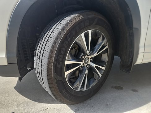 Used 2017 Toyota Highlander Plus image 57