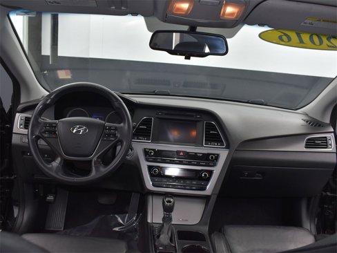 Used 2016 Hyundai Sonata Sport w/ Option Group 02 image 9
