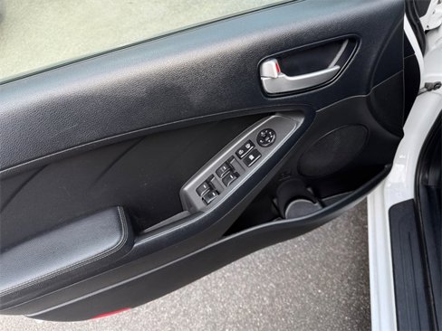 Used 2017 Kia Forte LX image 15
