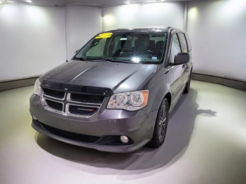 Used 2017 Dodge Grand Caravan SXT image 10