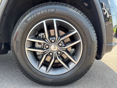 Used 2018 Jeep Grand Cherokee Limited image 12