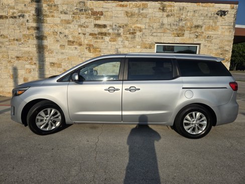 Used 2015 Kia Sedona LX image 1
