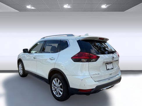 Used 2017 Nissan Rogue SV w/ SV Premium Package image 3
