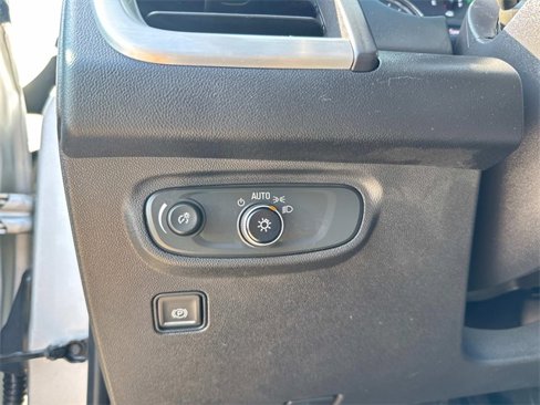 Used 2022 GMC Terrain SLE image 26